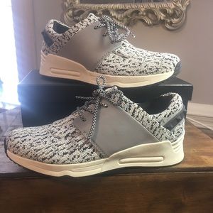 9m Madden fashion sneakers